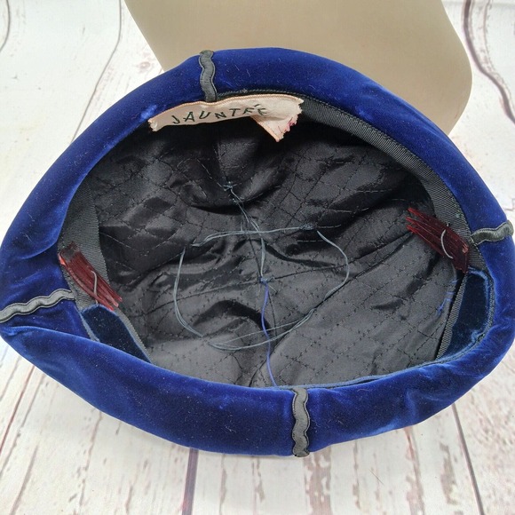 Vintage Womens Beret Hat Jauntee' Blue Velvet w/ Black Cord Trim - Picture 7 of 7